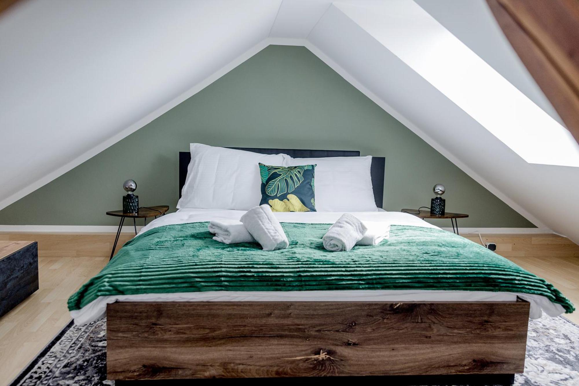 Uniqe I 115qm I 3 Schlafzimmer I Naehe Messe Haar (Munich)