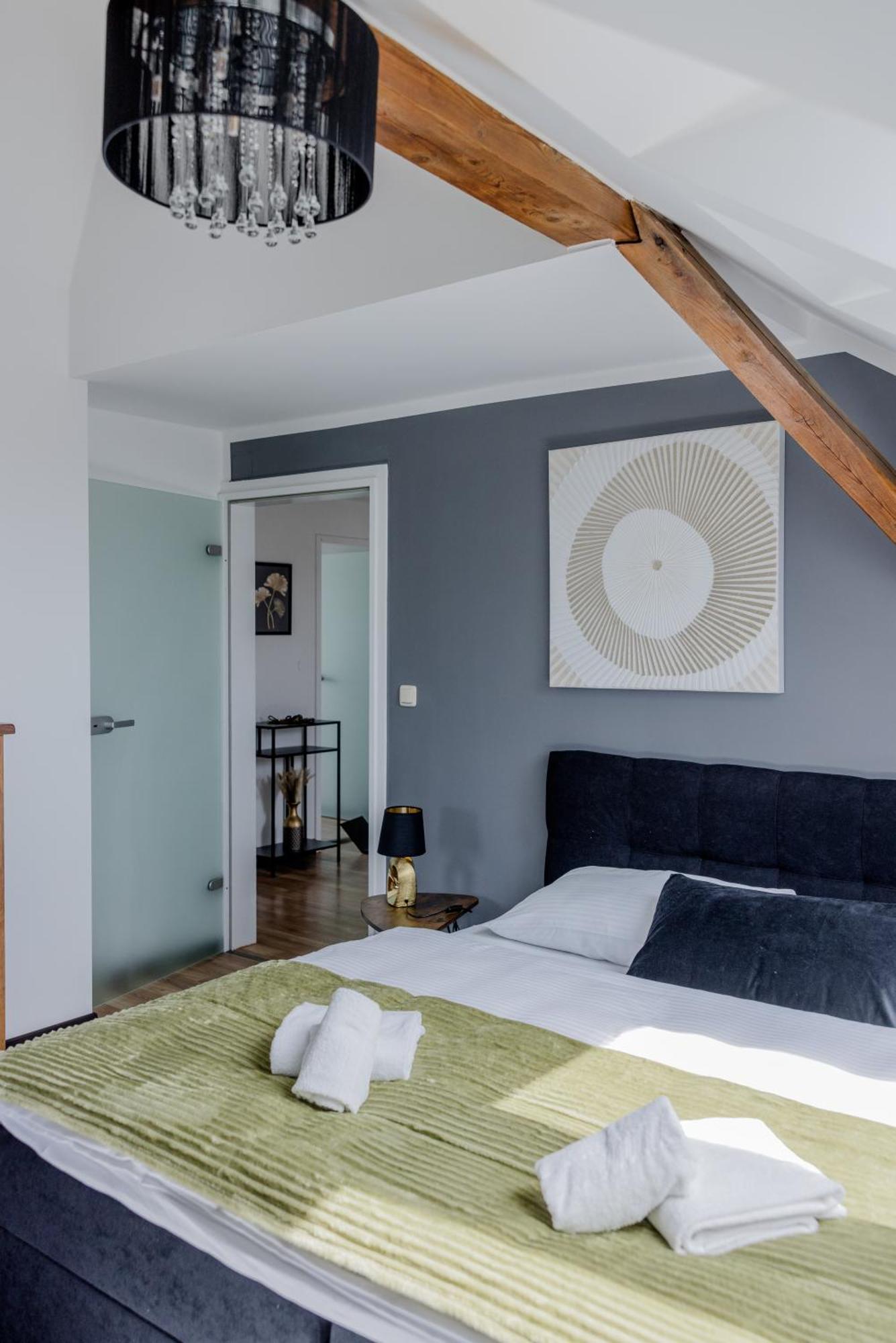 Uniqe I 115qm I 3 Schlafzimmer I Naehe Messe Haar (Munich)